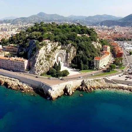 Le Palais Du Chateau Port De Antiquaires